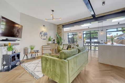 6 Winsford Garden...