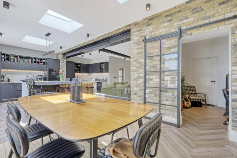 6 Winsford kitche...