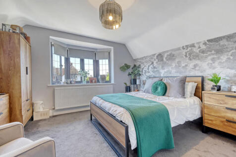 6 Winsford Garden...