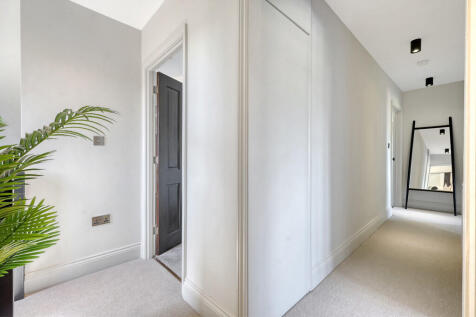 6 Winsford Garden...
