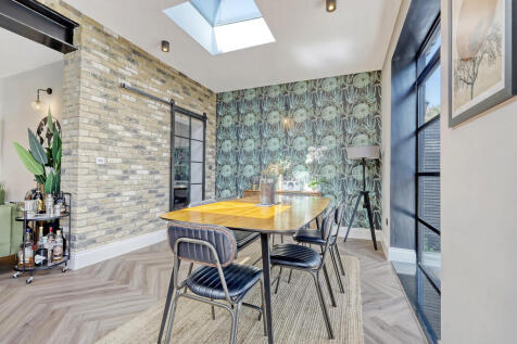 6 Winsford Garden...