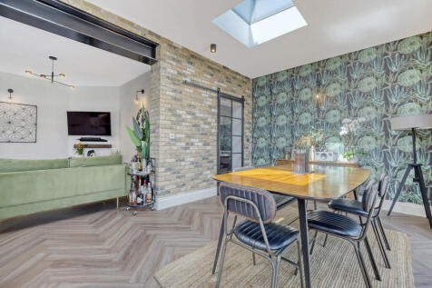 6 Winsford Garden...