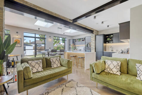 6 Winsford Garden...