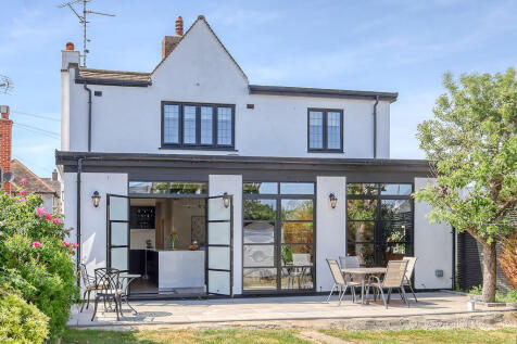 6 Winsford Garden...