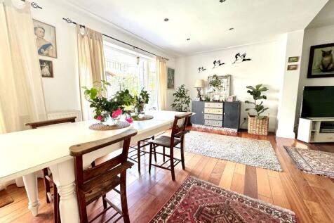 22 Holyrood Drive...