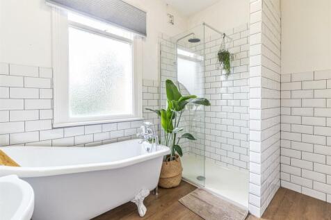 107a Victoria Ave...