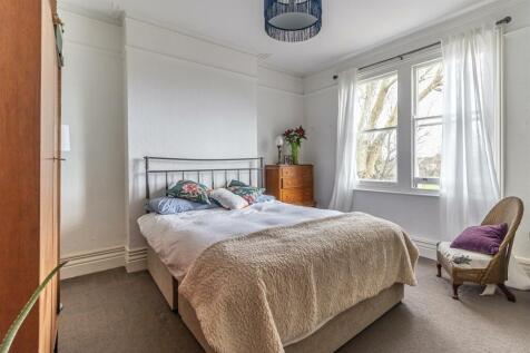 107a Victoria Ave...