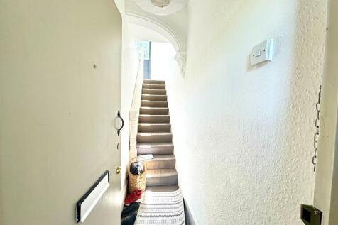 107a Victoria Ave...
