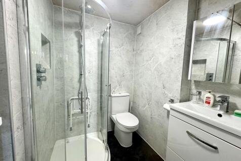 43 Satanita Road ...