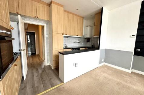 43 Satanita Road ...