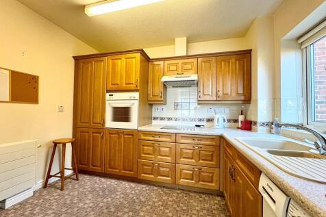 8 Alston Court ki...