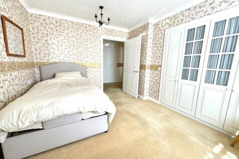8 Alston Court be...