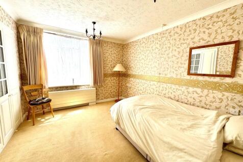 8 Alston Court be...