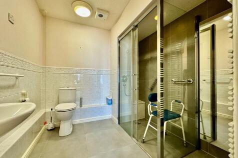 8 Alston Court ba...