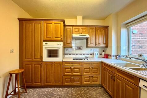 8 Alston Court ki...