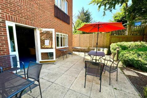 8 Alston Court pa...