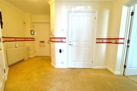 8 Alston Court ha...