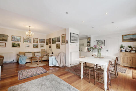 22 Holyrood Drive...
