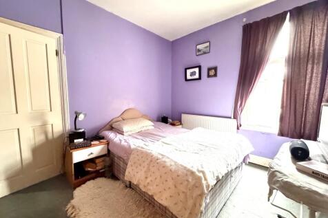 8a Hamlet Road be...