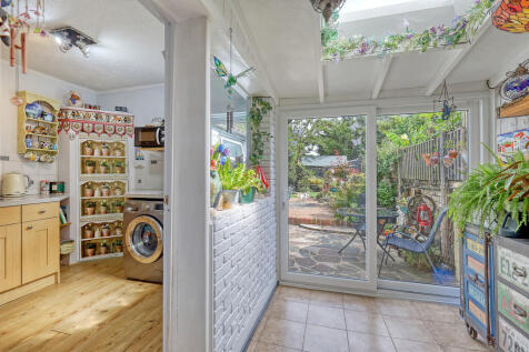 68 Avenue road ki...