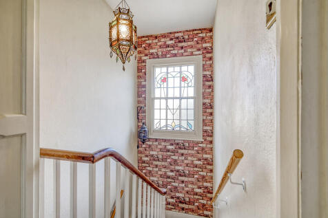 68 Avenue Road st...