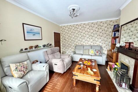 8 Lyme Road loung...
