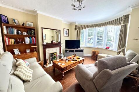 8 Lyme Road loung...