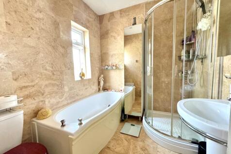 8 Lyme Road bathr...
