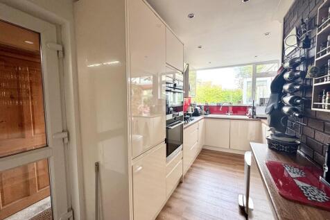 8 Lyme Road kitch...