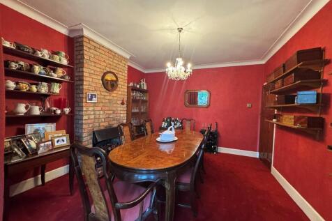 8 Lyme Road dinin...