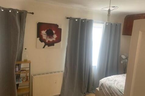 9 Waters Road bed...