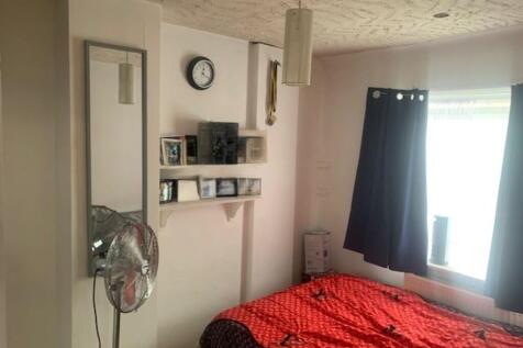 9 Waters Road bed...