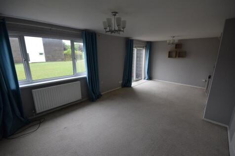 LOUNGE / DINING ROOM