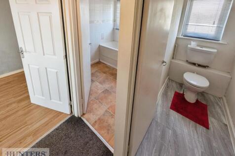Bathroom Separate W/c