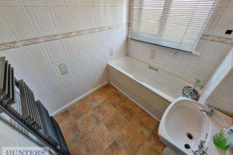 Bathroom Separate W/c