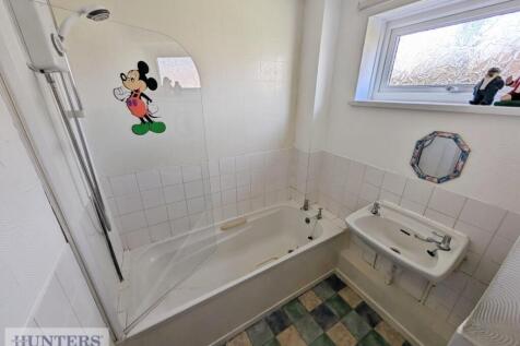 Bathroom Separate W/c