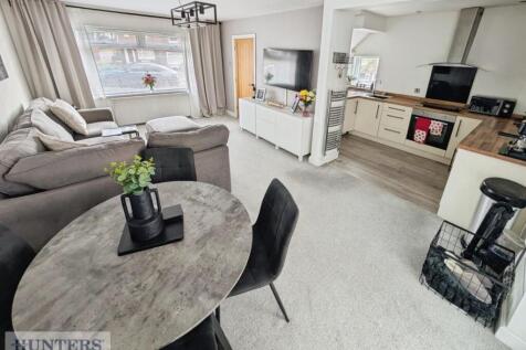 Lounge / Dining Area