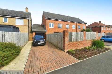 Garage &amp; Double Driveway