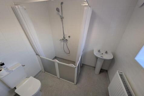 Ground Floor Wet Room W/c