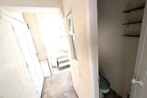 Rear Hall / W/c &amp; Outbuilding