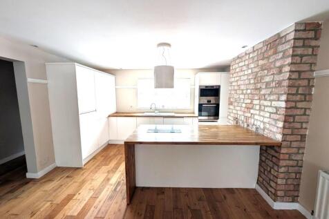 Kitchen / Reception