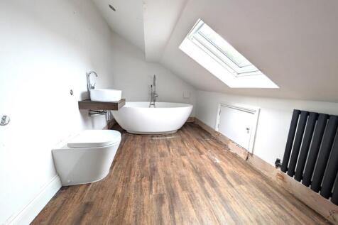 1st Floor Bathroom