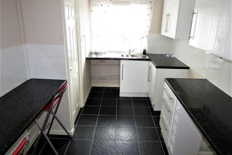 BREAKFASTING KITCHEN