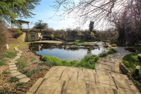 Rear Garden/Pond.