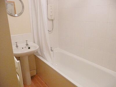 6_bathroom resized.J