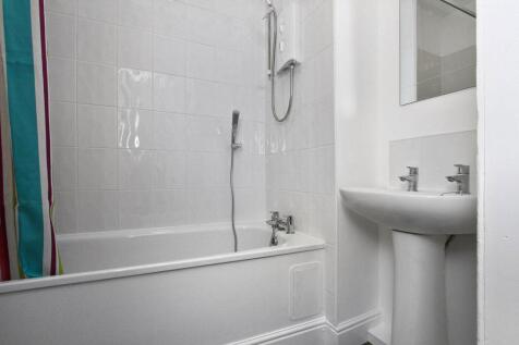 7_Bathroom.jpg