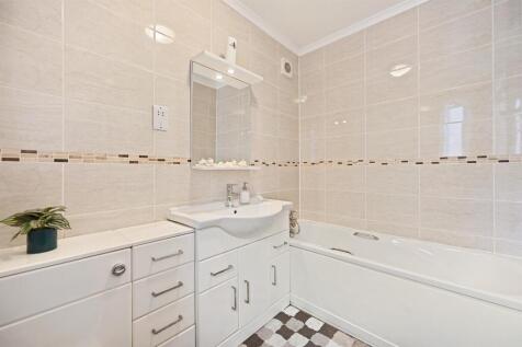 RCAJ- 75 shadwell drive- bathroom 3 (1).jpg
