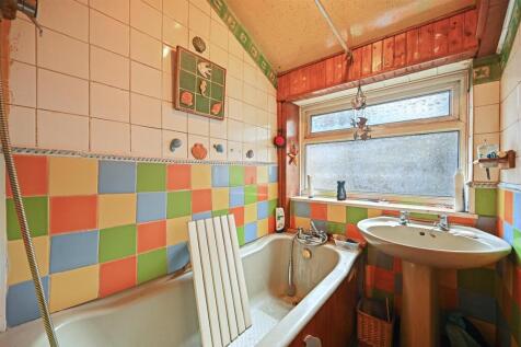 RCAJ- 35 etta street- bathroom 3 (1).jpg