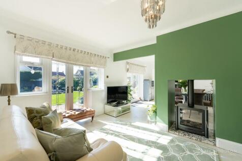 Sitting/ Family Room Area