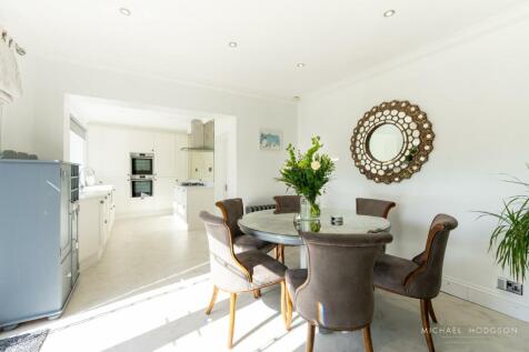 Kitchen/ Dining Room Area